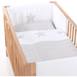 Babybay ® Kinderbedovertrek Piqué, Parelgrijs Sterren Wit Met Applicatie Ster 100 X 135 Cm -NL Beddengoed Verkoopwinkel babybay kinderbedovertrek pique parelgrijs sterren wit met applicatie ster 100 x 135 cm a311658 3