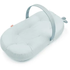 Done By Deer ™ Babynest Met Activiteitenboog Raffi Blauw -NL Beddengoed Verkoopwinkel done by deer babynest met activiteitenboog raffi blauw a337830 3