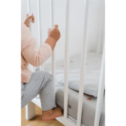 KINDSGUT Hoeslaken In Mousseline, Stippen, Lichtgrijs, 120 X 60 Cm -NL Beddengoed Verkoopwinkel kindsgut hoeslaken in mousseline stippen lichtgrijs 120 x 60 cm a324997 1