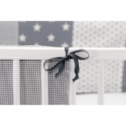 Ullenboom Patchwork-Nestje Voor Babybed 140x70 Cm Grijze Sterren (420 Cm Rondom) -NL Beddengoed Verkoopwinkel ullenboom patchwork nestje voor babybed 140x70 cm grijze sterren 420 cm rondom a268852 2